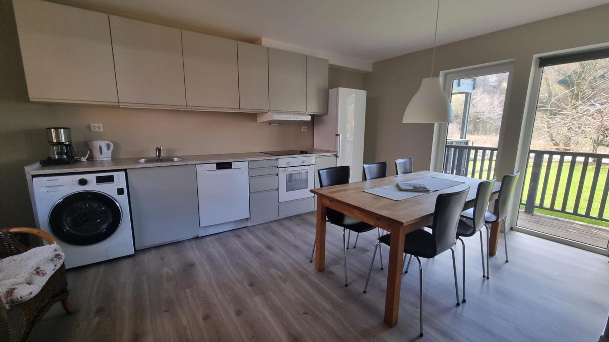 Hausvikstranda Lyngdal Bilik gambar
