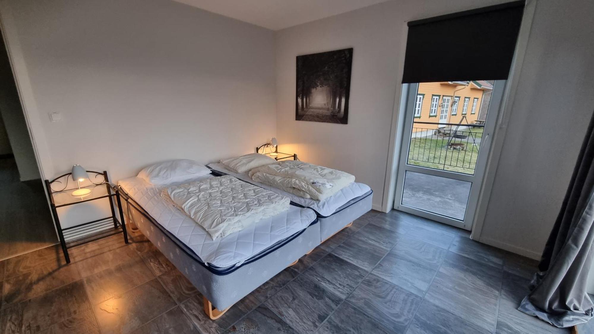 Hausvikstranda Lyngdal Bilik gambar