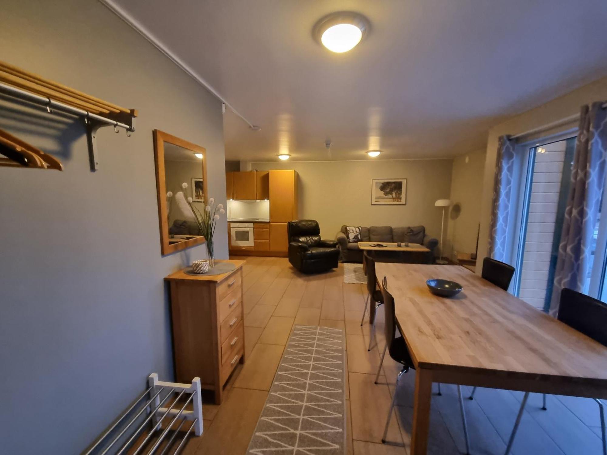 Hausvikstranda Lyngdal Bilik gambar