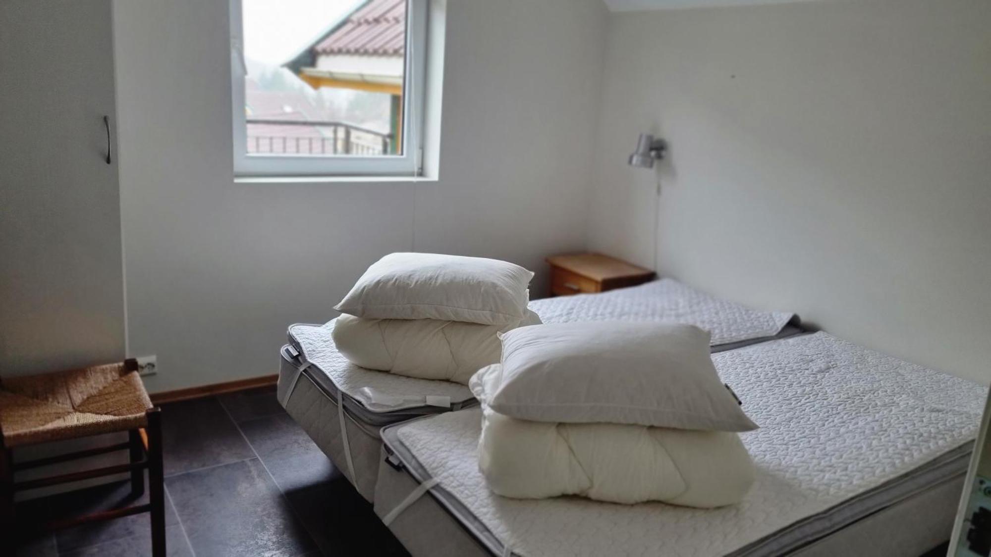 Hausvikstranda Lyngdal Bilik gambar