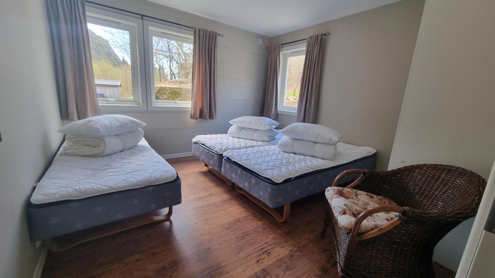Hausvikstranda Lyngdal Bilik gambar
