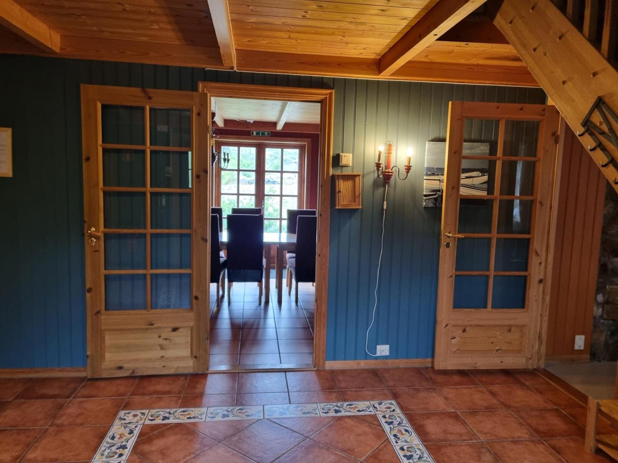 Hausvikstranda Lyngdal Bilik gambar