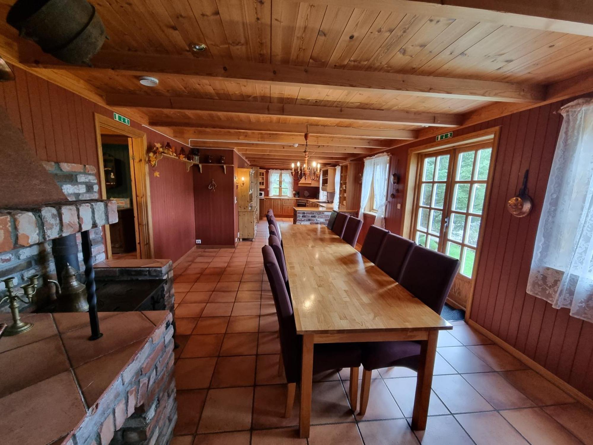 Hausvikstranda Lyngdal Bilik gambar