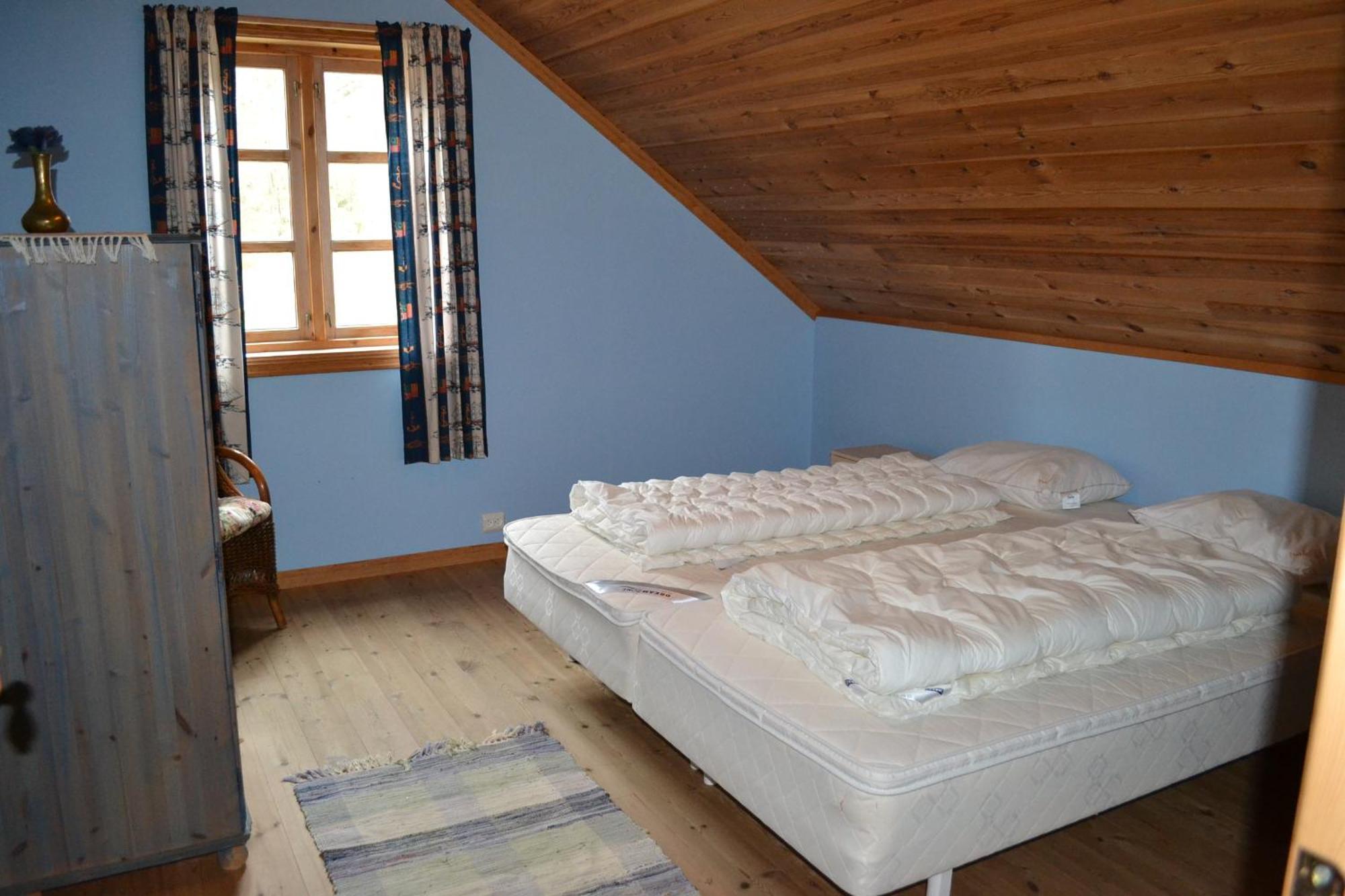 Hausvikstranda Lyngdal Bilik gambar